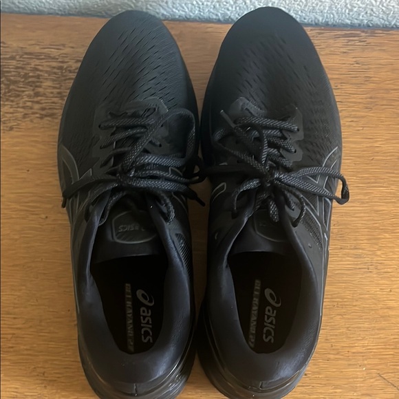 Black ASICS - Picture 2 of 6